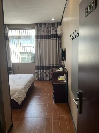 Huayang Hostel Отели рядом с достопримечательностью «Jiutian Cave Zongxi River Scenic Tourist Area»