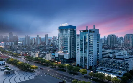 Mehood Hotel Nanchang Отели рядом с достопримечательностью «Qiushui Square»