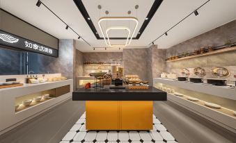 Home Inn Plus (Chongqing Jiefangbei Hongyadong Branch)