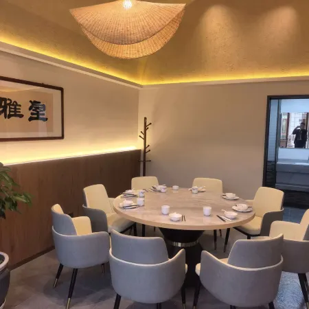Kongtong Mountain Retreat · Luxury Hideaway
