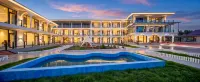 Nalati Xingxiu Shanhe Homestay - Pools