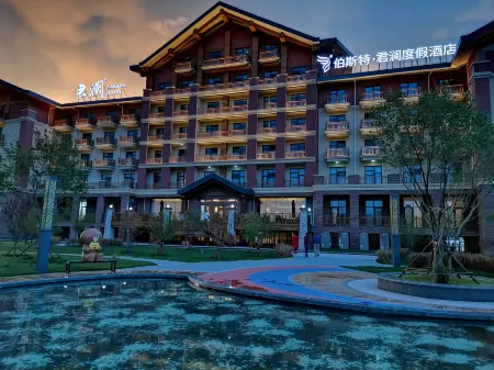 Narada Hotel Weichang