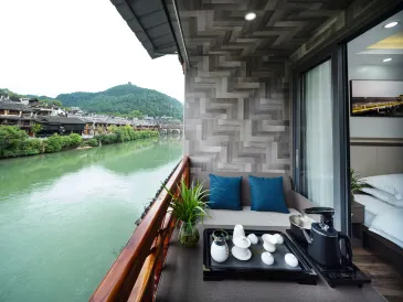 Fenghuang meng yuan xiao zhu River View Boarding House