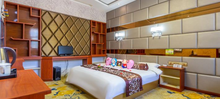 Baiyou Business Hotel Hotels in Dingxi