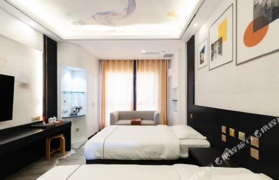 石屏雲梯酒店（西山路西門農貿市場店）