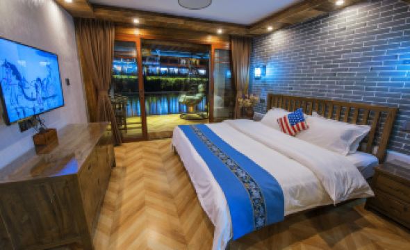 Phoenix Tuojianglou Diaojiaolou Inn