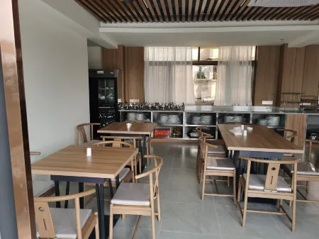 Penglai Hotel Отели рядом с достопримечательностью «Hainan Open University Wuzhishan Branch»