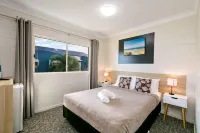Cairns Queens Court Hotels in Cairns North
