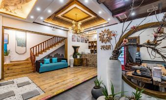 Fenghuang Qingwu river view homestay