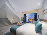 Chufan River View Hotel (Xishuangbanna Jinghong Gaozhuang Xishuangjing Star Night Market)