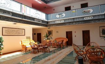 Lijiang Jinshun Hotel (Gucheng Dashuiche Branch)