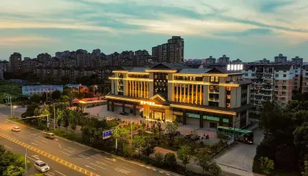 BARTON HOTEL Отели рядом с достопримечательностью «The Qishan Pingtian Lake Scenic Area»