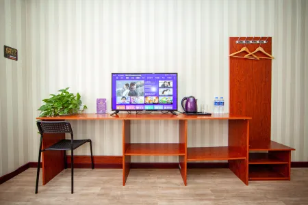 Huayiju Hotel (Qingxian Xinhua East Road) Отели в г. Цинсянь