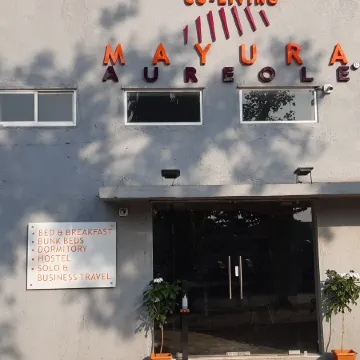 Aureole Mayura Goregaon Отели рядом с достопримечательностью «Торговый Центр Оберои»