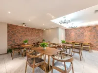 James Joyce Coffetel Hotel (Beijing Daxing Xinmeiti Gongan Daxue) Hotels near Daxing