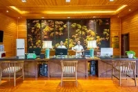 홍펑 홀리데이 호텔