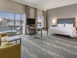 Hampton Inn and Suites Newport/Cincinnati