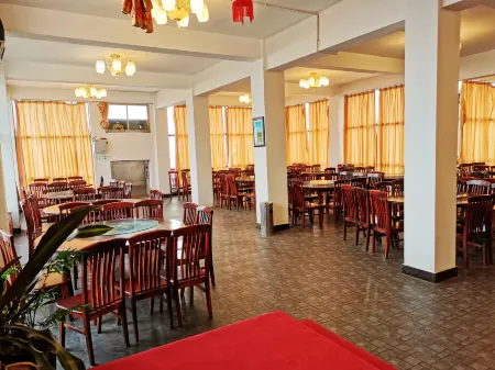 Tea Tree Plaza Hotel Yuanyang Отели рядом с достопримечательностью «Yuanyang Hani Terrace»