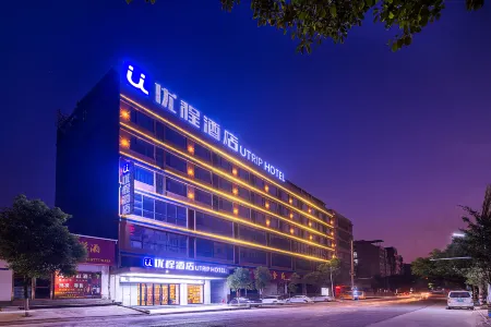 Unitour Hotel (Yulin Rong County Rongzhou Bridge Railway Station) Отели рядом с достопримечательностью «Zhenwu Tower»