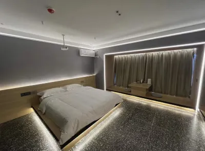 Muzi Movie Theme Hotel (Jingkai Wanda Plaza High-speed Railway Station)