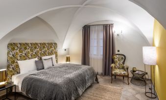 Chateau 9 Apartments by Adrez