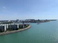 Shoreline seaview B&B(Danzhou Haihuadao)