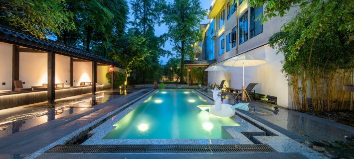 Linran Spring Holiday Hotel near The PandaVally Hotel di Dujiangyan