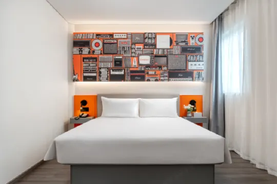 Ibis Hotel (Dongguan Qifeng Park Subway Station)