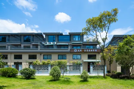 Floral Hotel· Wuyi Mountain Chayan Yueshe Hotel(Dachake Tourist Resort Ecological Zone) Отели рядом со станцией Wuyi Shan Railway Station