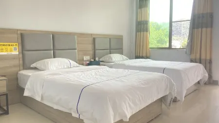 Yingde Yingxi Diecui Homestay (Yingxi Peak Forest Shop) Отели рядом с достопримечательностью «The Fenglin (Rock Forest) Jiuchongtian (“Ninth Heaven”) Scenic Area»