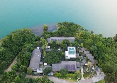 Qionghai Xibo Crane Shadow Hotel