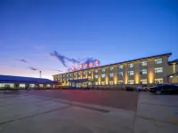 烏蘭布統赫隆假日飯店 甘丹駝城遊牧文化景區附近的飯店