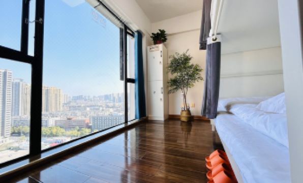 Sanjicao Youth Hostel (Huaihe Road Pedestrian Street Shop)