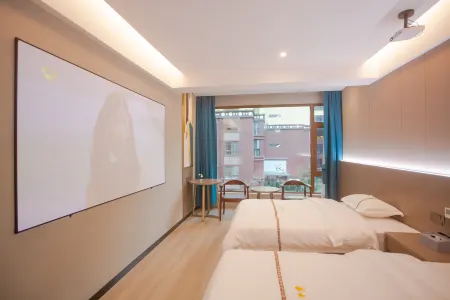 Yunshui Yunhao Hotel (Nujiang Liuku Branch) Отели рядом с достопримечательностью «Tongxin Square»