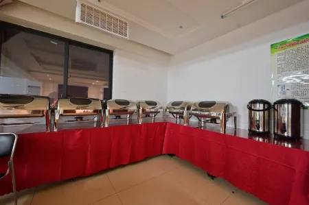 Yucai Business Hotel