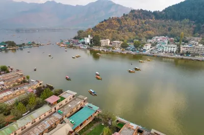 Prince of Kashmir Luxury Houseboat