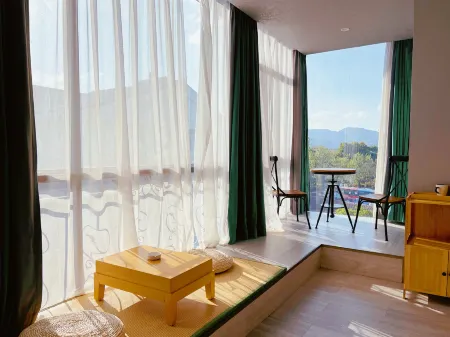 Shanhai·Qiuchi B&B Отели рядом с достопримечательностью «CPC Yunnan Provincial Committee Party School»