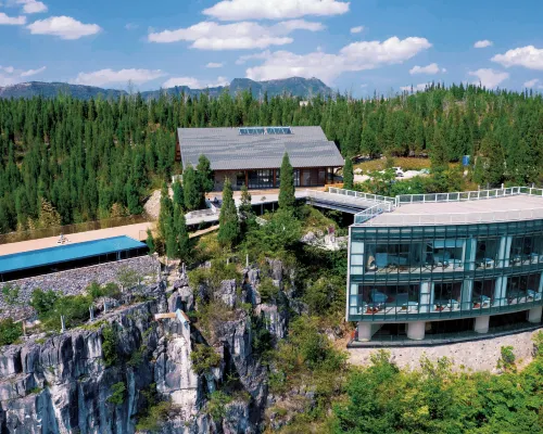Z Cliff Habitat Hotels in Anlong County