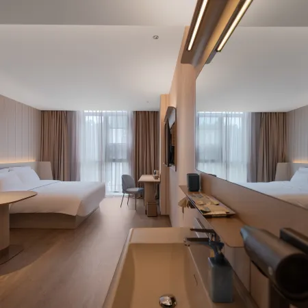 HanTing Hotel (Qianxi Station Jinjie Plaza)