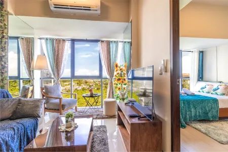 Ocean Suites at One Manchester Place - Mactan Newtown Отели рядом с достопримечательностью «Saekyung Village 1»