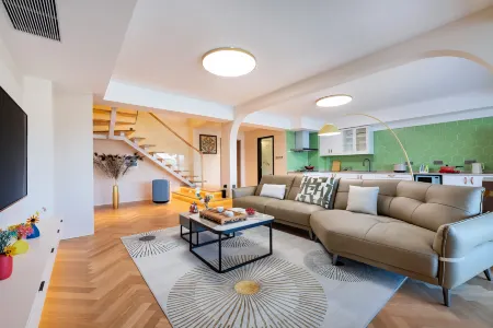 Huangshan By the River B&B