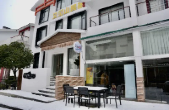 Zhangjiajie Yanzhi Shan Castle View Leisure and Resort Guesthouse Hotel berhampiran Tianmen Mountain National Forest Park