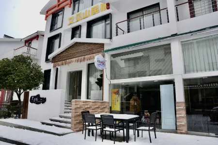 Zhangjiajie Yanzhi Shan Castle View Leisure and Resort Guesthouse Отели рядом с достопримечательностью «Tianmen Mountain National Forest Park»