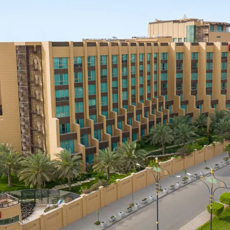 Grand Millennium Al Seef Basra Отели в г. Басра