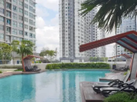 The Icon @ Conezion Golf View Netflix at IOI City Mall โรงแรมในเซอร์ดัง