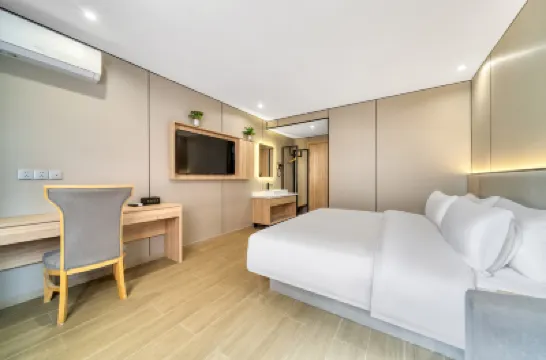 UM Preferred Baojushe Hotel (Songbin Road Subway Station) Hotels in Shanghai