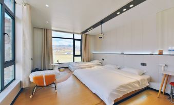 Xueyu Qishe · Scenic View Villa Hotel (Kangding Tagong Grassland Branch)