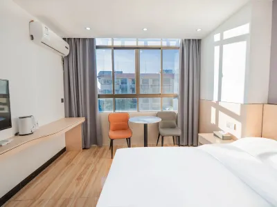 킹스우드 호텔 Changjiang Lizu Zizhixian Museum 주변 호텔