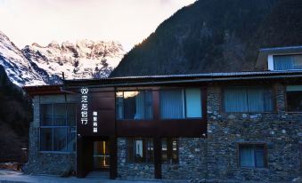 Deqin Zouqi Luxing Meili Yubeng Hotel