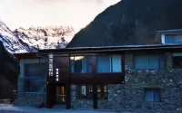 Deqin Zouqi Luxing Meili Yubeng Hotel